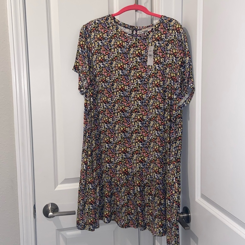 NWT LOFT FLOWY RUFFLE BOTTOM SHORT SLEEVE BLACK FLORAL DRESS SZ MEDIUM💐